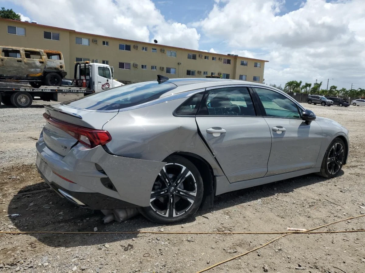 2021 Kia K5-We buy junk cars Tampa FL – free towing and top cash offers available