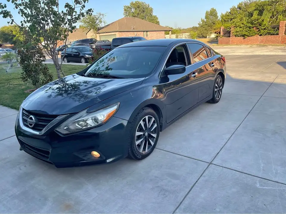 2018 Nissan Altima vehicle example for cash for cars in Oklahoma